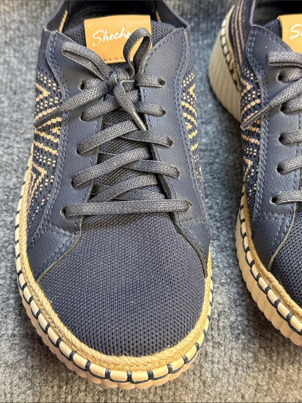 Skechers Navy & Tan Platform Knit Lace-Up Sneakers Size 9.5